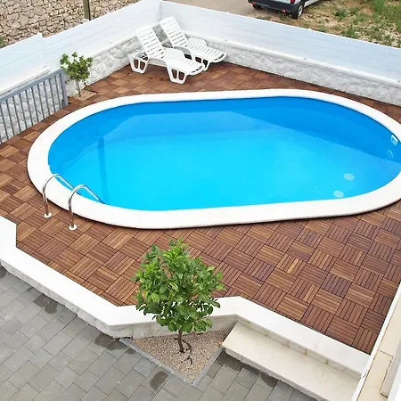 Holiday Vlahek
